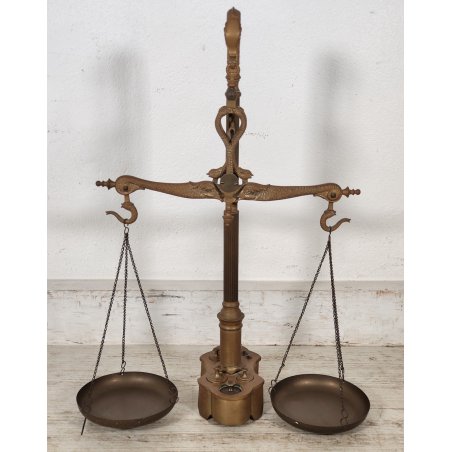 ANTICA BILANCIA VITTORIANA 2 PIATTI epoca 800 BRONZO DECORO DELFINI 8 PESI LIBRA