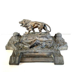 CALAMAIO BRONZO SCULTURA FIGURA ALLEGORICA FEMMINILE LEONE INIZIO XX sec 31cm/L