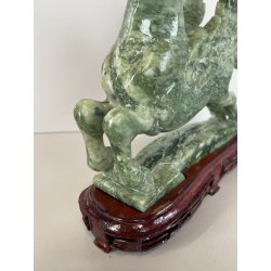 ANTICA SCULTURA ASIATICA CAVALLO IN PIETRA GIADA VERDE PEGASO ALI BASE HORSE