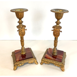 ANTICA COPPIA CANDELIERI PORTA CANDELA BRONZO DORATO ONICE 17h EPOCA '800 PUTTI