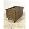 ANTICO BAULE PORTA-LEGNA ROTELLE LEGNO RAME SBALZATO DECORO VELIERI XIX sec UK