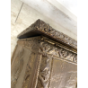 ANTICO BAULE PORTA-LEGNA ROTELLE LEGNO RAME SBALZATO DECORO VELIERI XIX sec UK