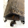 ANTICO BAULE PORTA-LEGNA ROTELLE LEGNO RAME SBALZATO DECORO VELIERI XIX sec UK