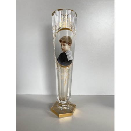 ANTICO VASO VITTORIANO CRISTALLO MOLATO BOEMIA RITRATTO BIMBO DECORO ORO H34cm