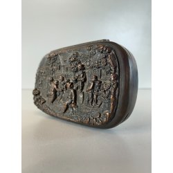ANTICA SCATOLA TASCA METALLO ARGENTATO DECORO SBALZO PORTAGIOIE PORTATABACCO XIX