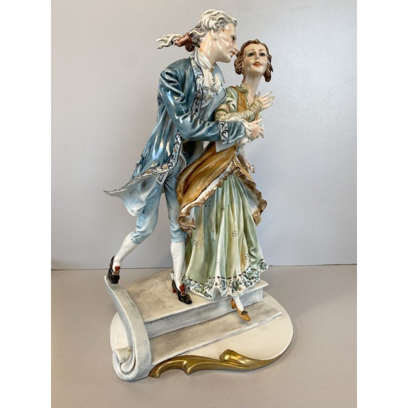 SCULTURA PORCELLANA CAPODIMONTE SCENA GALANTE SETTECENTESCA Tosca 31,5 cm/h