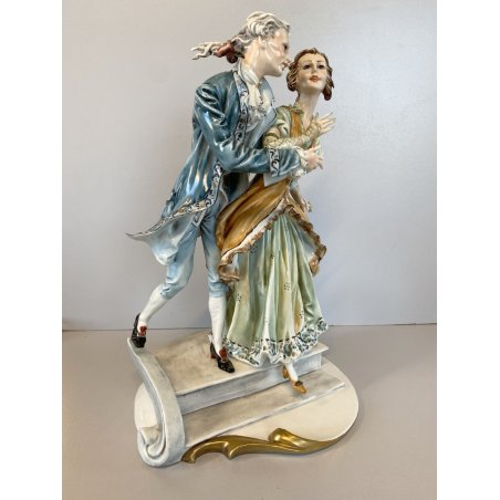 SCULTURA PORCELLANA CAPODIMONTE SCENA GALANTE SETTECENTESCA Tosca 31,5 cm/h