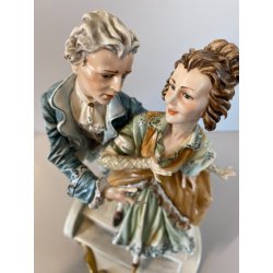 SCULTURA PORCELLANA CAPODIMONTE SCENA GALANTE SETTECENTESCA Tosca 31,5 cm/h