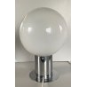 LAMPADA TAVOLO DESIGN MODERNO BASE METALLO CROMATO SFERA VETRO OPALINO H36cm '70