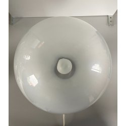 LAMPADA TAVOLO DESIGN MODERNO BASE METALLO CROMATO SFERA VETRO OPALINO H36cm '70
