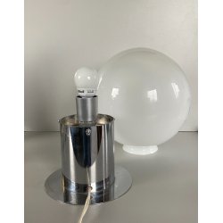 LAMPADA TAVOLO DESIGN MODERNO BASE METALLO CROMATO SFERA VETRO OPALINO H36cm '70
