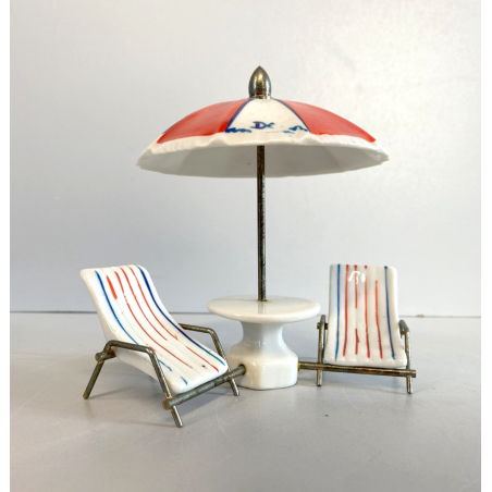 SET SPIAGGIA BAMBOLE MINIATURA CERAMICA METALLO SDRAIO OMBRELLONE DOLLHOUSE '50