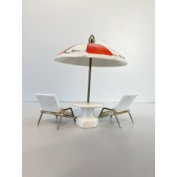 SET SPIAGGIA BAMBOLE MINIATURA CERAMICA METALLO SDRAIO OMBRELLONE DOLLHOUSE '50