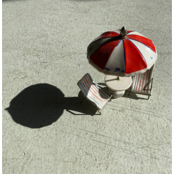 SET SPIAGGIA BAMBOLE MINIATURA CERAMICA METALLO SDRAIO OMBRELLONE DOLLHOUSE '50