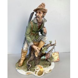 SCULTURA PORCELLANA Biscuit CAPODIMONTE "Cacciatore con fagiano" TOSCA 32,5 cm/h