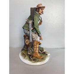 SCULTURA PORCELLANA Biscuit CAPODIMONTE "Cacciatore con fagiano" TOSCA 32,5 cm/h