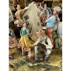 GRUPPO SCULTOREO PORCELLANA CAPODIMONTE Tosca "Accampamento Gitano" H33cm