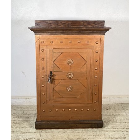 ANTICA CASSAFORTE FORZIERE BUGNATA FERRO BATTUTO BORCHIATO 1800 LEGNO SECRETAIRE