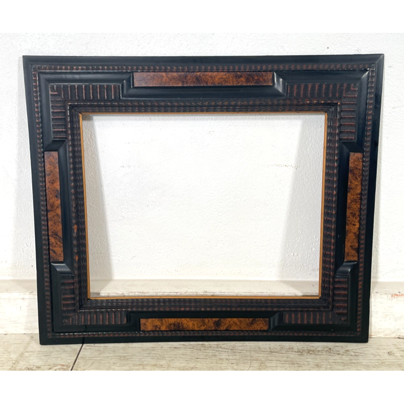 ANTICA CORNICE GUILLOCHE EPOCA 800 LEGNO EBANIZZATO SCOLPITO RADICA NOCE 72X62CM