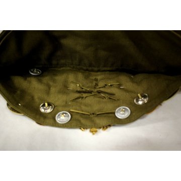 VECCHIO BASCO MEDAGLIE DISTINTIVI RUSSIAN SOVIET MILITARY CAP HAT BERET BADGES