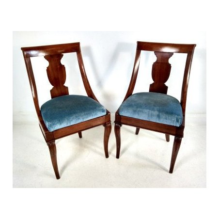 Coppia di sedie a gondola in legno di noce, imbottite