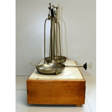 ANTICA BILANCIA  PORTATA 200gr LEGNO MARMO BIANCO PIATTI PUNZONATI CASSETTO '30 