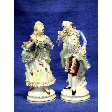 COPPIA SCULTURE PORCELLANA DAMA CAVALIERE scena romantica JAPAN FOREGN '900 