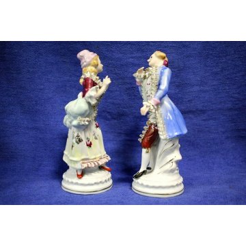 COPPIA SCULTURE PORCELLANA DAMA CAVALIERE scena romantica JAPAN FOREGN '900 