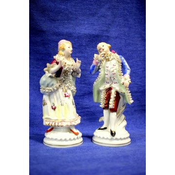 COPPIA SCULTURE PORCELLANA DAMA CAVALIERE scena romantica JAPAN FOREGN '900 