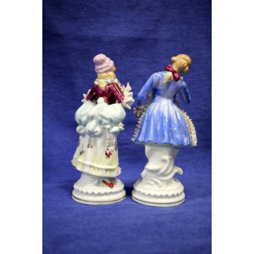 COPPIA SCULTURE PORCELLANA DAMA CAVALIERE scena romantica JAPAN FOREGN '900 