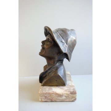 PICCOLA SCULTURA BRONZO "Scugnizzo" NAPOLI RAGAZZO di STRADA CAPPELLO ITALIA '20