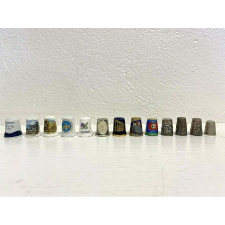 LOTTO DITALI 13 PEZZI diversi materiali 4 ARGENTO VINTAGE THIMBLES Collectible  